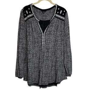 Lucky Brand Womens Knit Blouse Size 1X Black Abstract Embroidered Balloon Sleeve